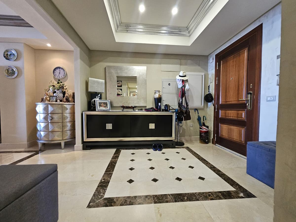 Middle Floor Apartment in Estepona — photo 7 of 10