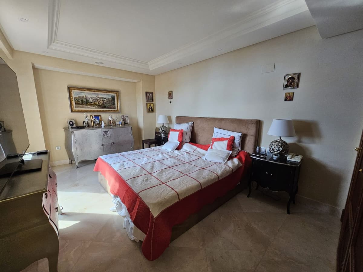 Middle Floor Apartment in Estepona — photo 8 of 10