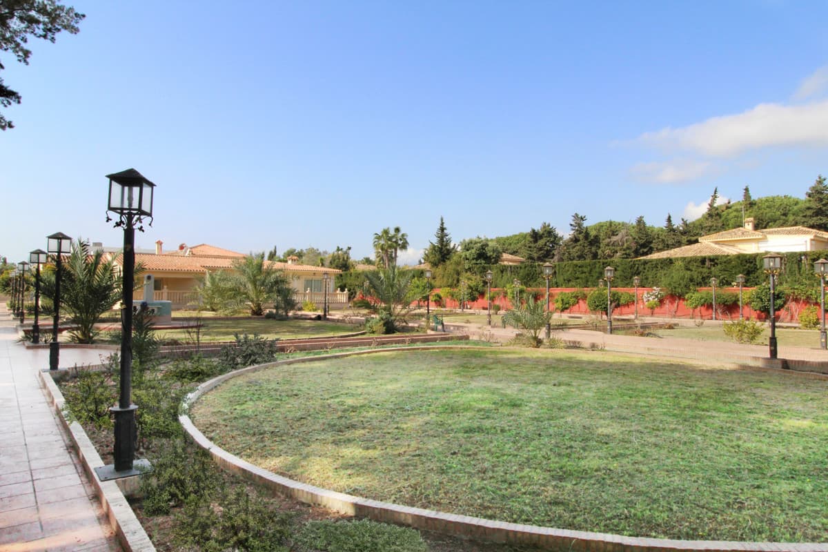 Detached Villa in Guadalmina Baja — photo 1 of 10