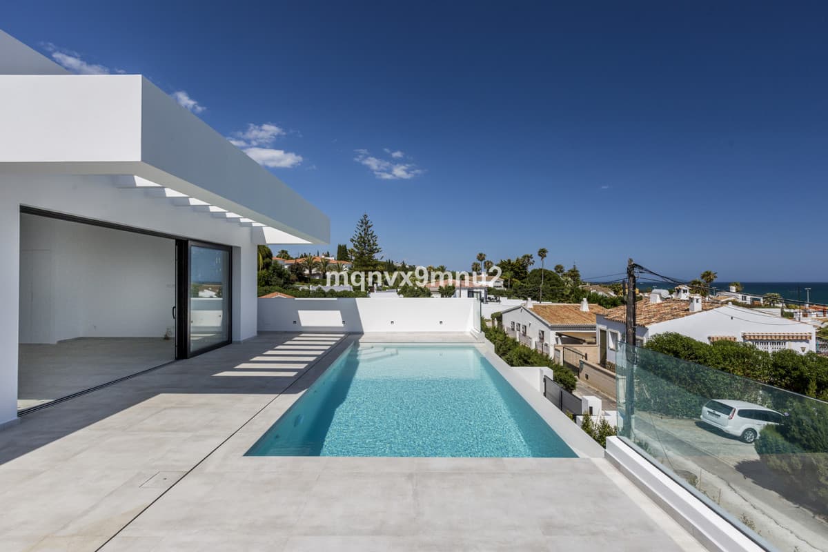 Detached Villa in El Chaparral — photo 2 of 10