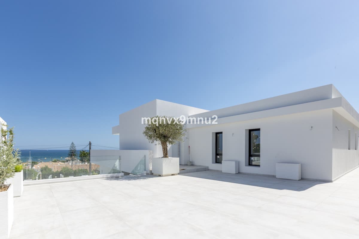 Detached Villa in El Chaparral — photo 6 of 10