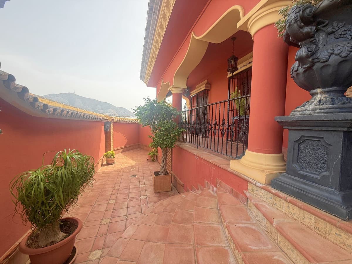 Detached Villa in Mijas Costa — photo 1 of 10