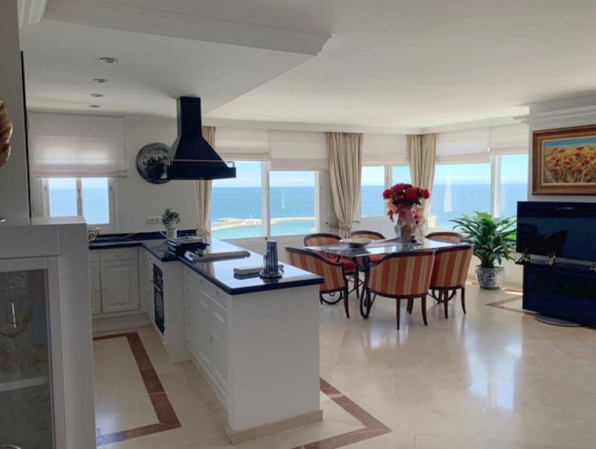 Penthouse in Estepona — photo 3 of 10