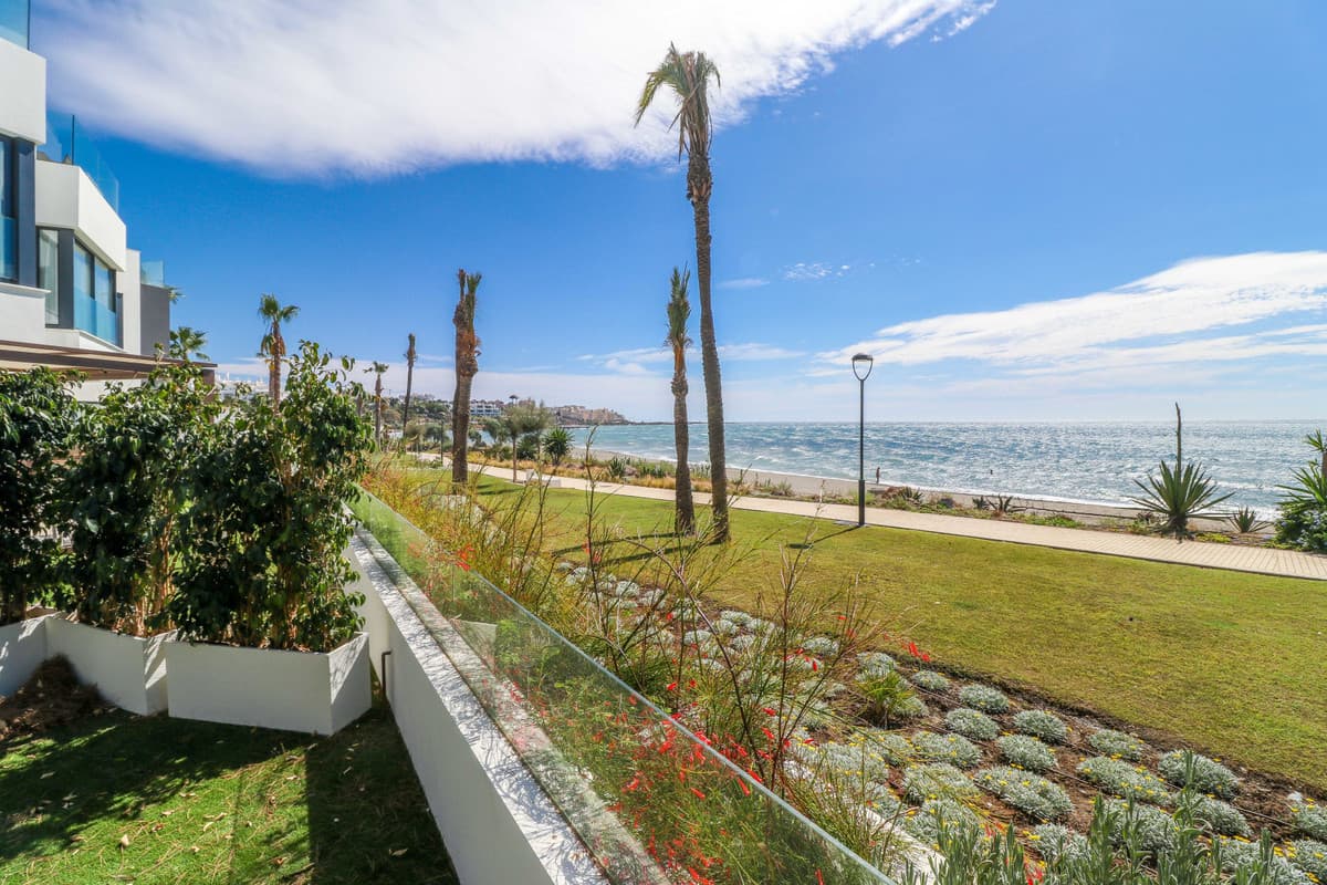 Townhouse in Estepona — photo 2 of 10