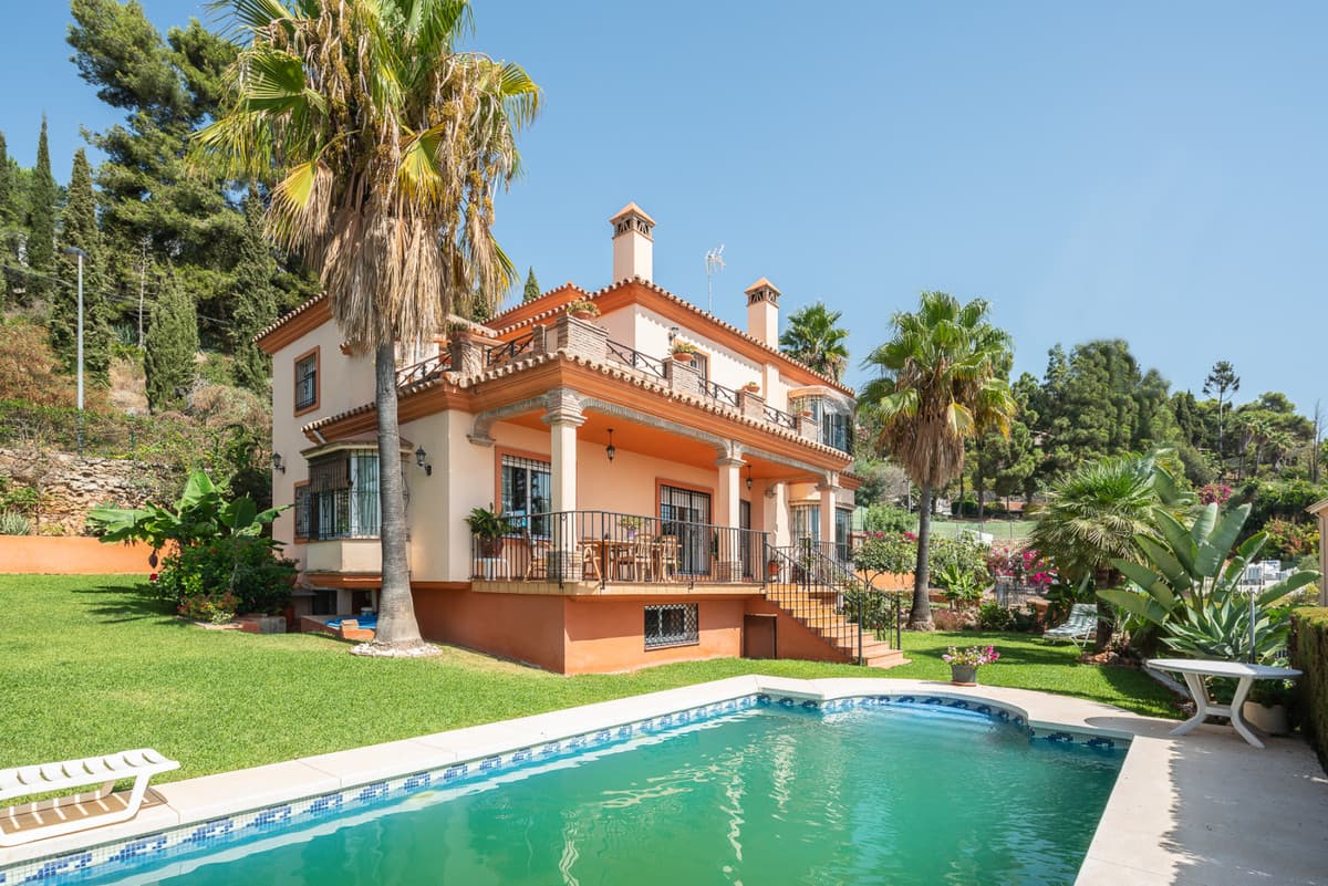 Detached Villa in Marbella — photo 1 of 10