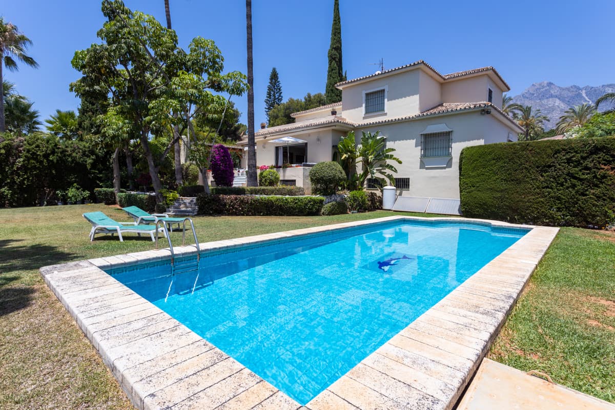 Detached Villa in Marbella — photo 1 of 10