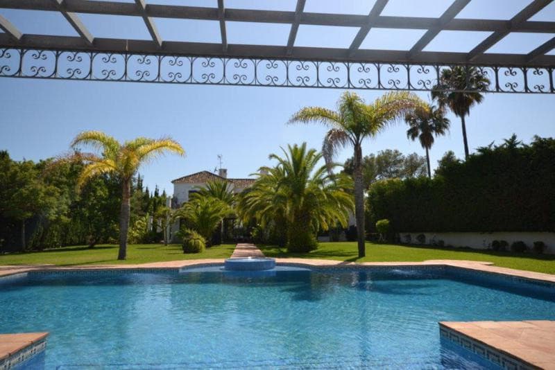 Detached Villa in Guadalmina Baja — photo 2 of 10