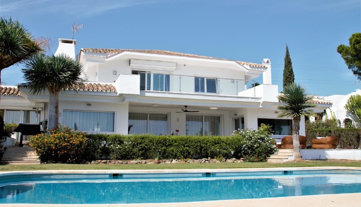 Detached Villa in El Paraiso — photo 3 of 10