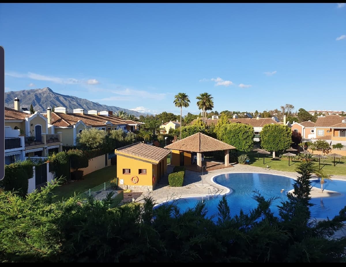 Townhouse in San Pedro de Alcántara — photo 1 of 10