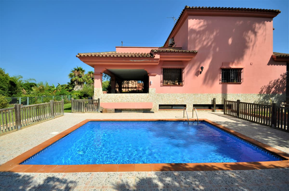 Detached Villa in Casares Playa — photo 2 of 10