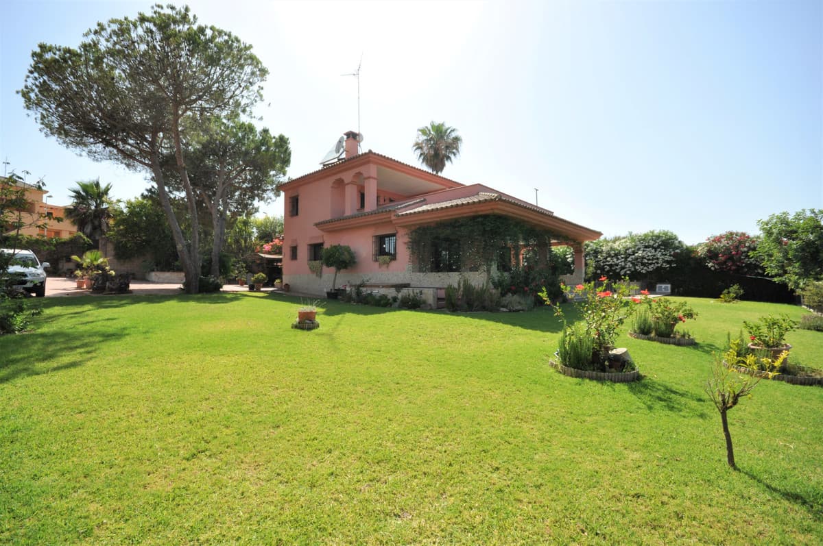 Detached Villa in Casares Playa — photo 3 of 10