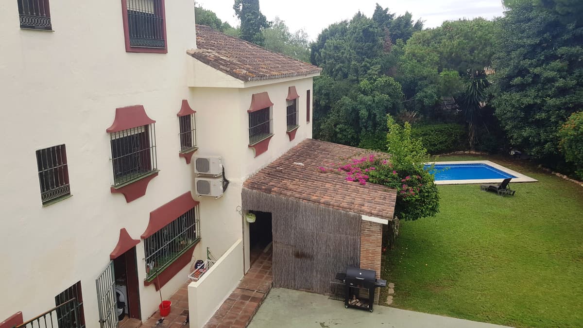 Detached Villa in Elviria — photo 3 of 10