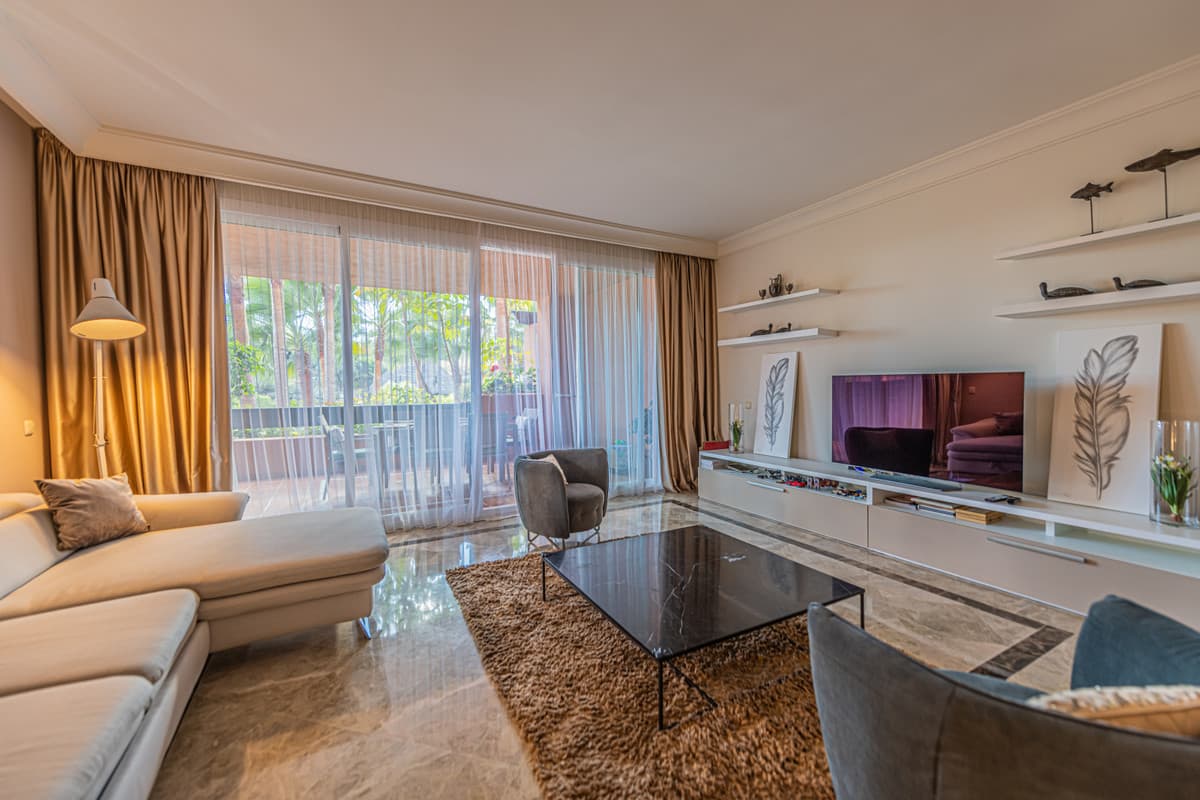 Middle Floor Apartment in Nueva Andalucía — photo 3 of 10