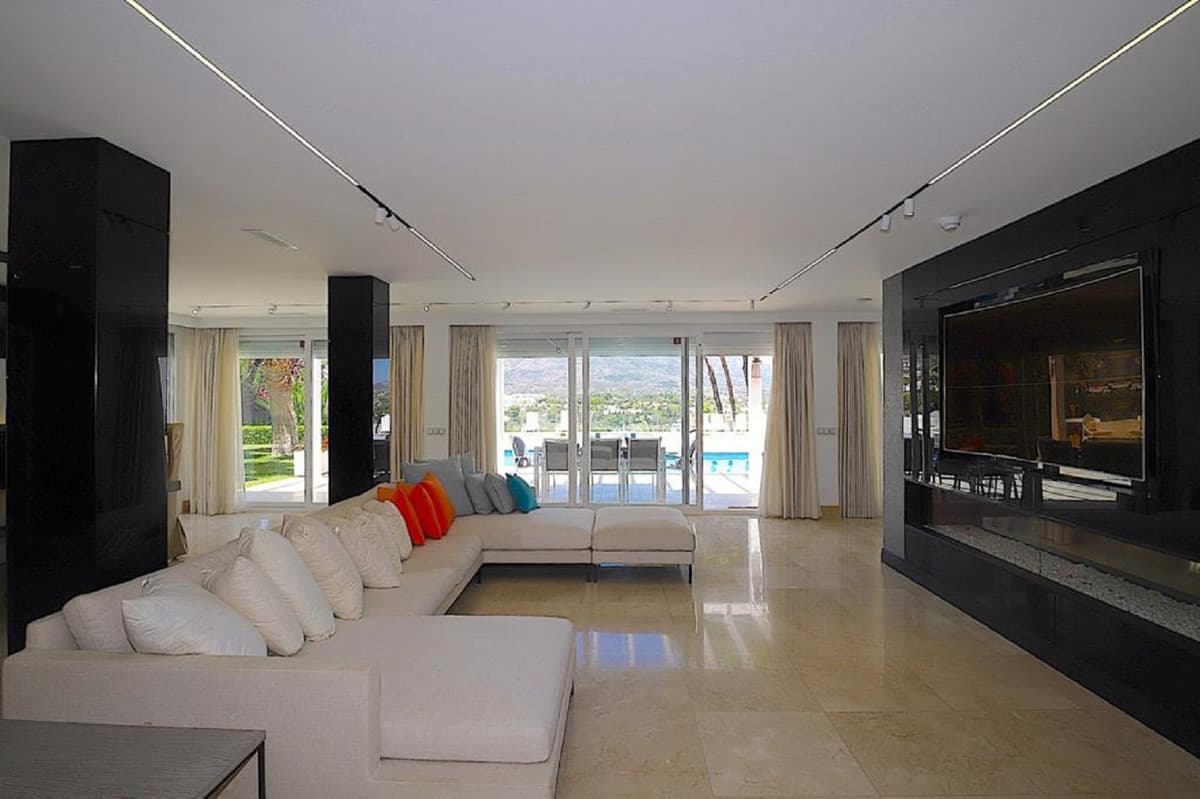 Detached Villa in Las Brisas — photo 4 of 10