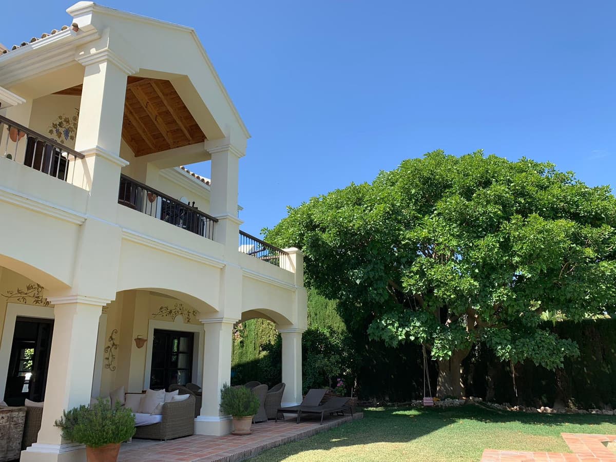 Detached Villa in Sierra Blanca — photo 2 of 10