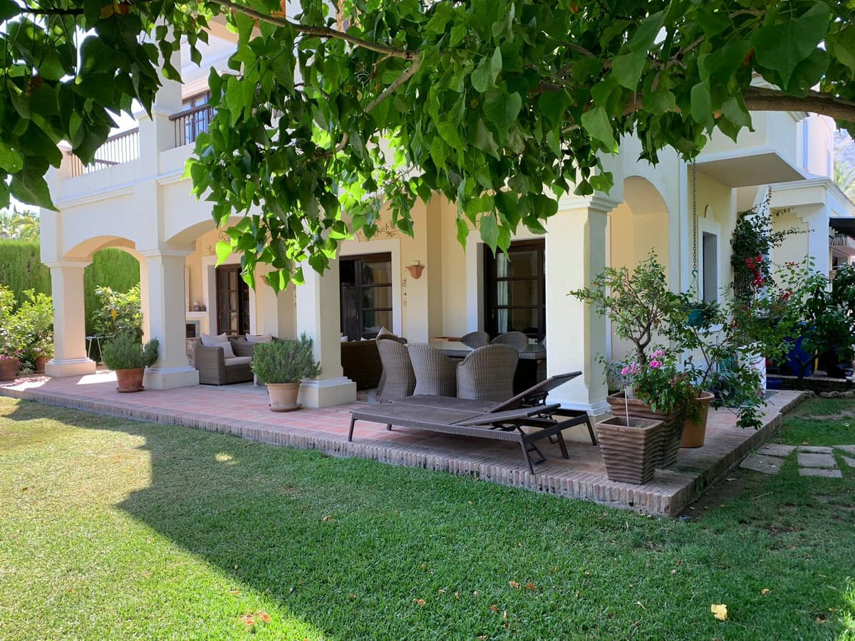 Detached Villa in Sierra Blanca — photo 4 of 10