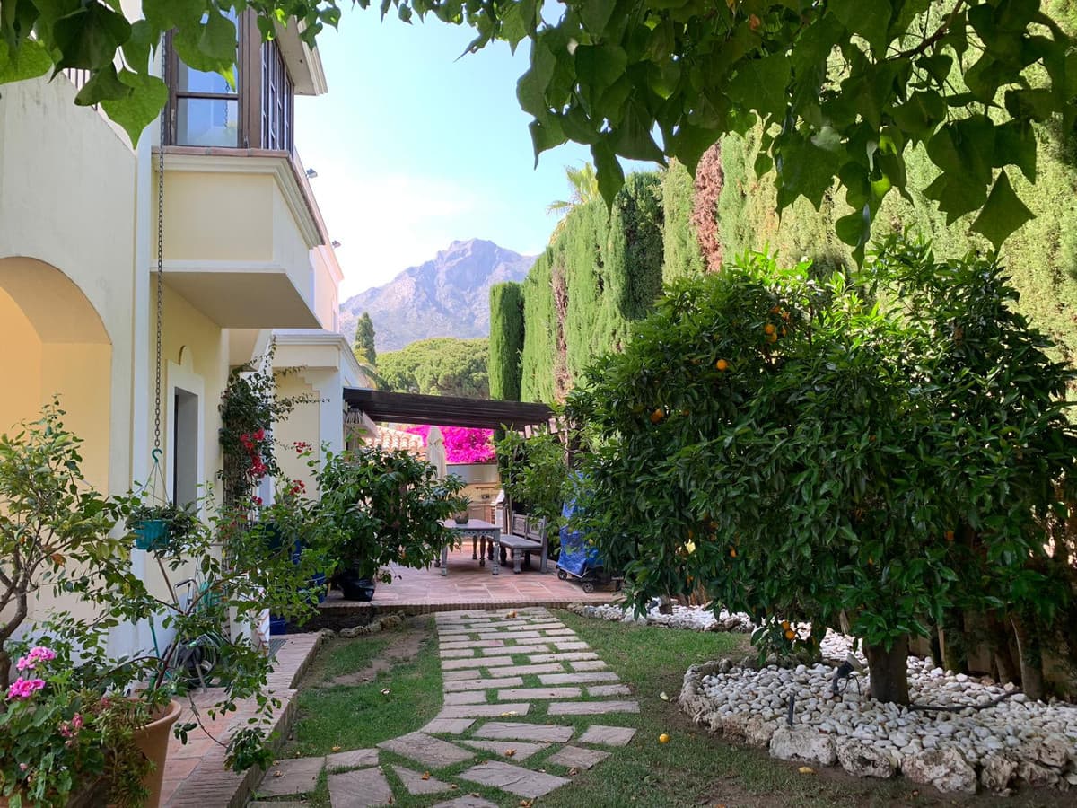 Detached Villa in Sierra Blanca — photo 5 of 10