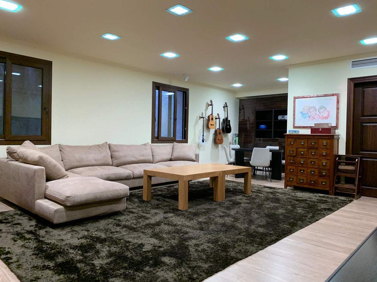 Detached Villa in Sierra Blanca — photo 8 of 10