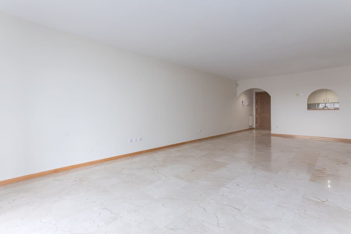Middle Floor Apartment in Guadalmina Alta — photo 2 of 10