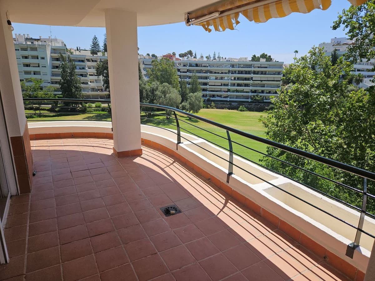 Middle Floor Apartment in Guadalmina Alta — photo 5 of 10