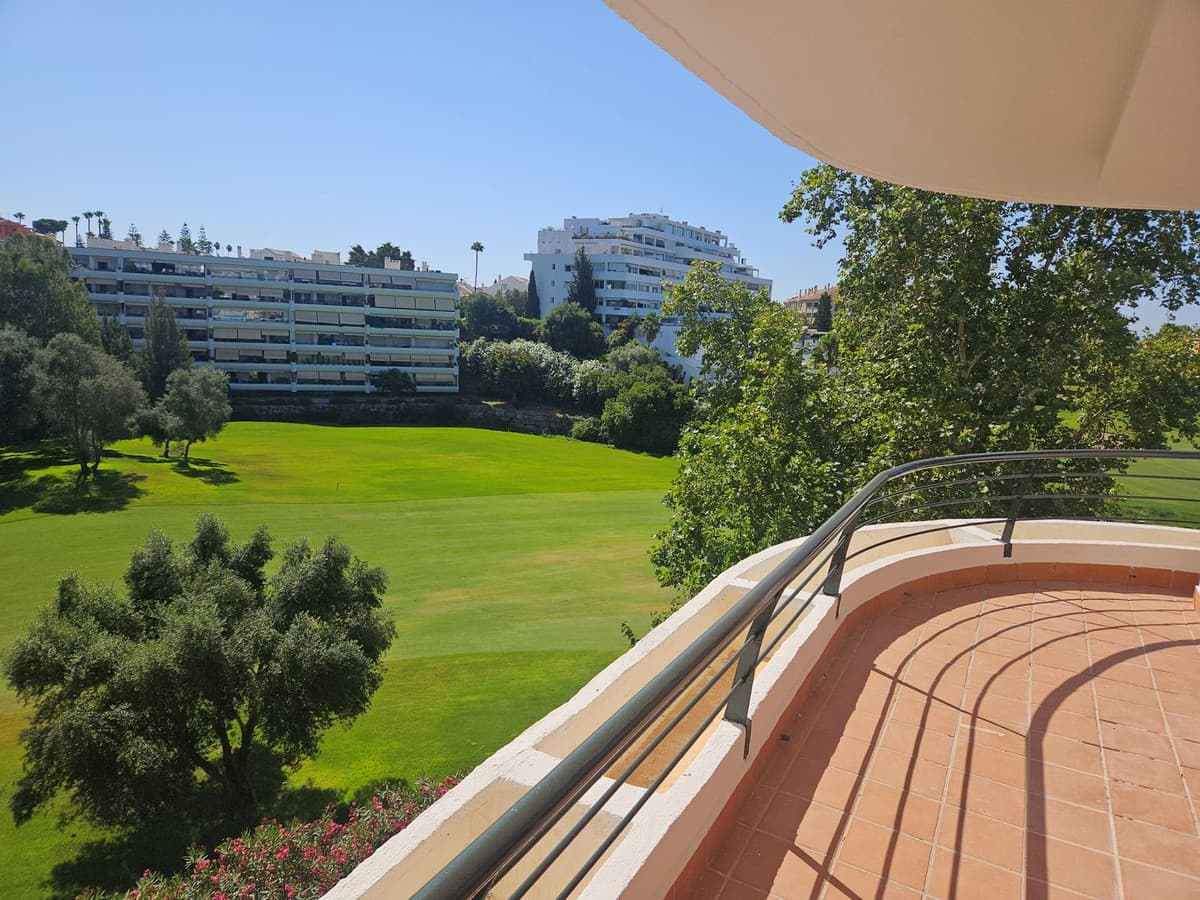 Middle Floor Apartment in Guadalmina Alta — photo 8 of 10