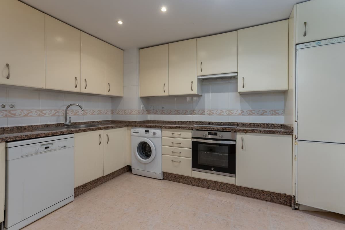 Middle Floor Apartment in Guadalmina Alta — photo 10 of 10