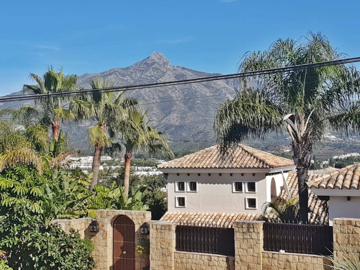 Detached Villa in Nueva Andalucía — photo 3 of 10