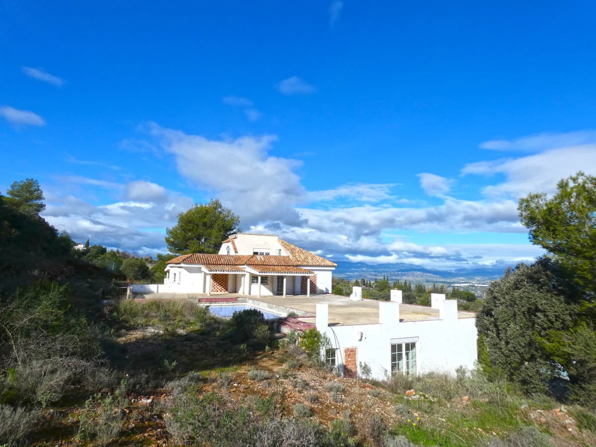 Detached Villa in Alhaurín el Grande — photo 1 of 10