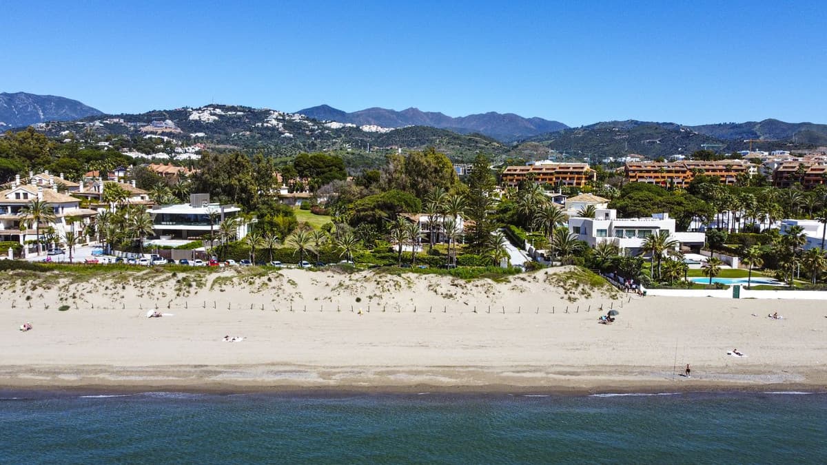 Detached Villa in Los Monteros — photo 1 of 10