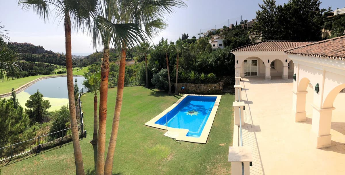 Detached Villa in Los Arqueros — photo 2 of 10