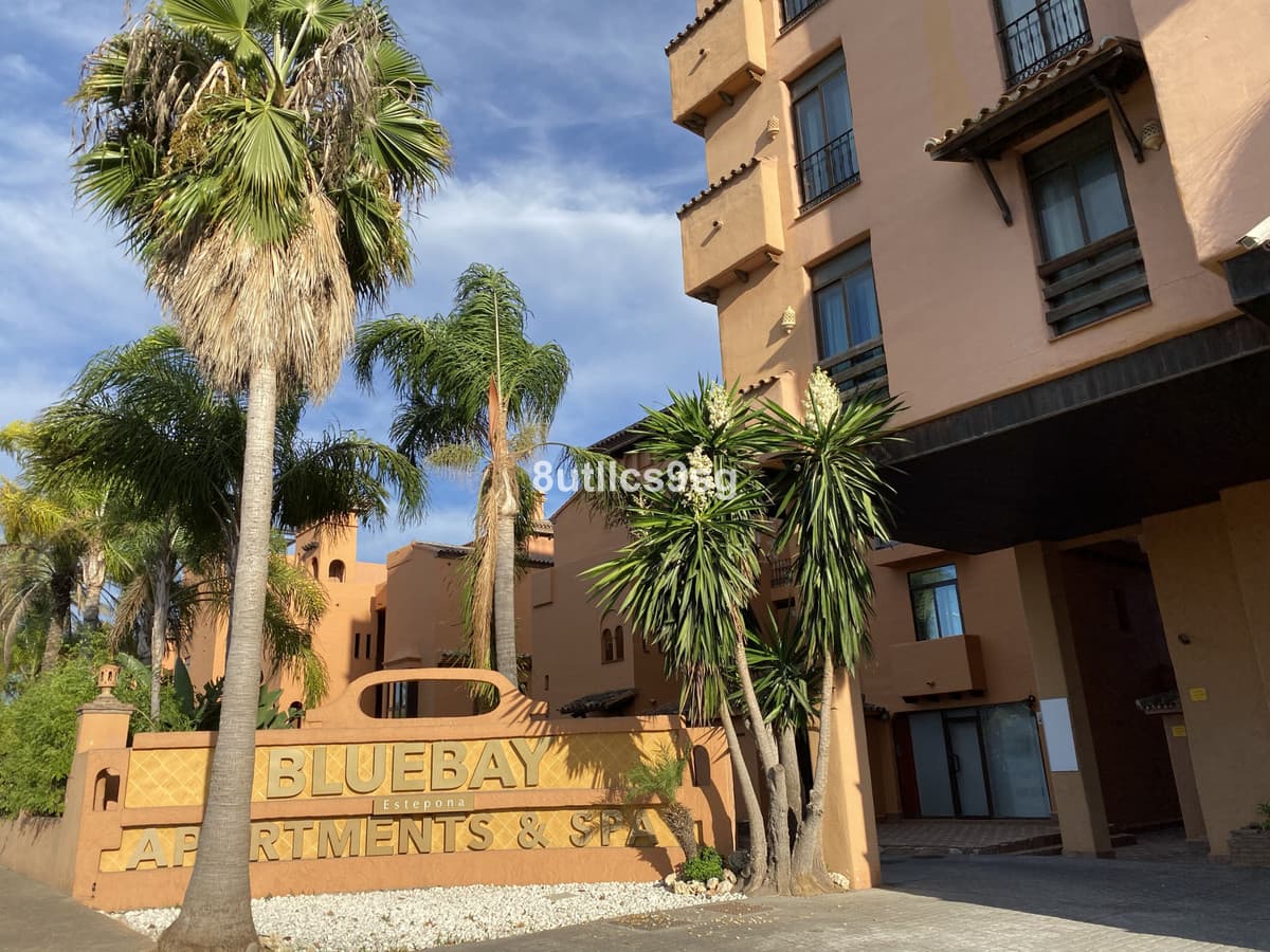 Middle Floor Apartment in Estepona — photo 2 of 10