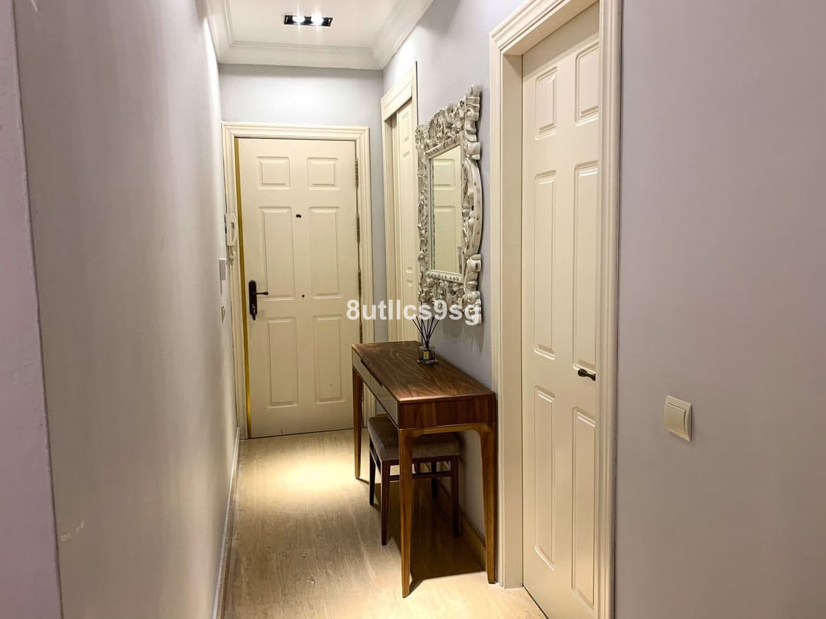 Middle Floor Apartment in Estepona — photo 3 of 10