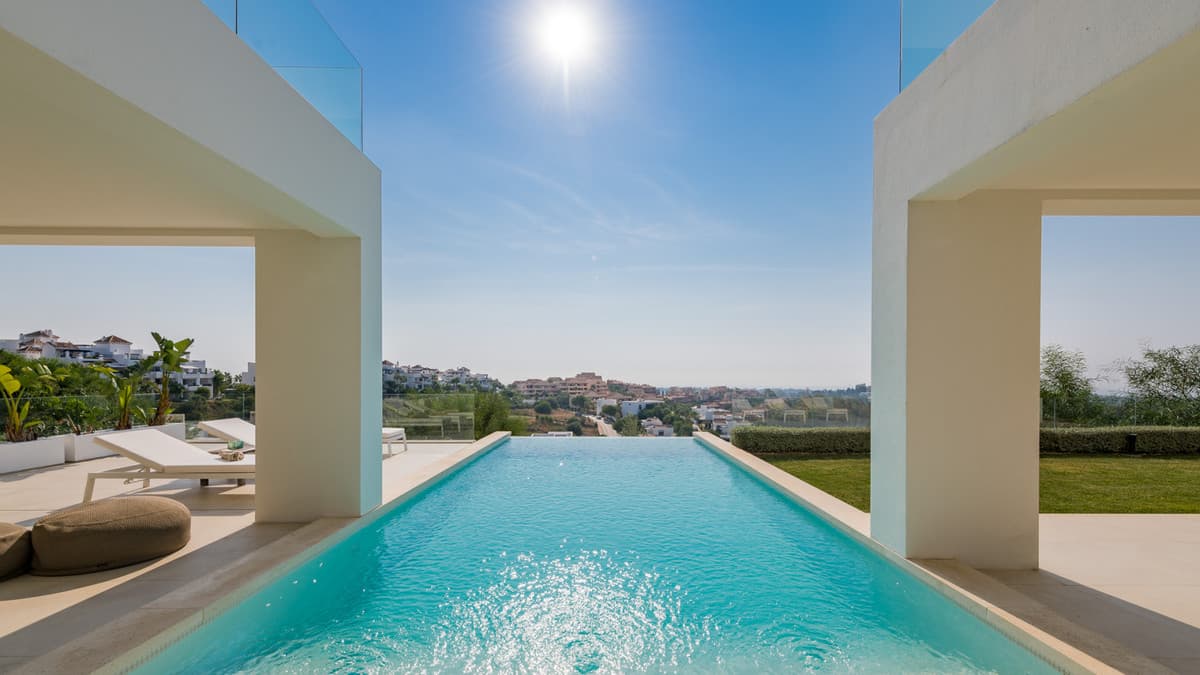 Detached Villa in Benahavís — photo 2 of 10