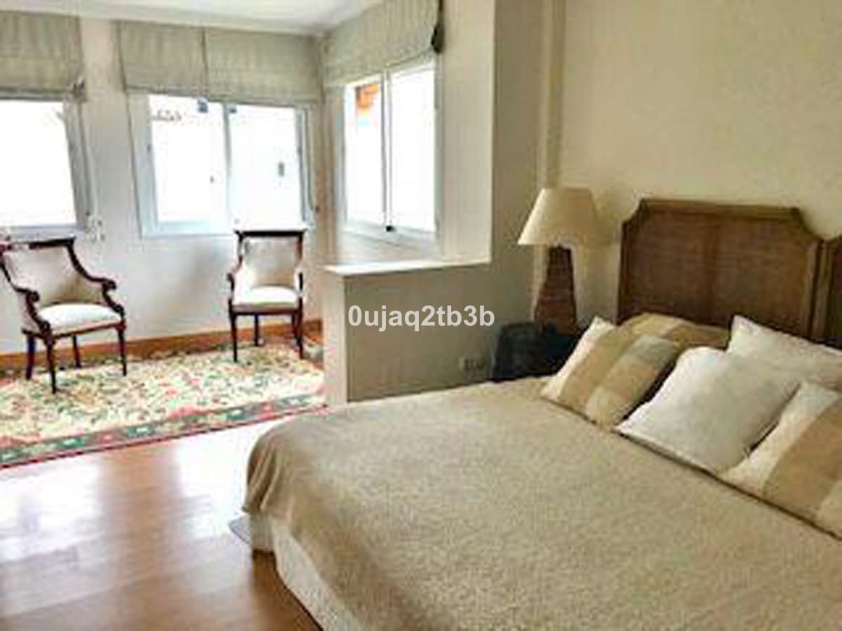Middle Floor Apartment in New Golden Mile — photo 6 of 10
