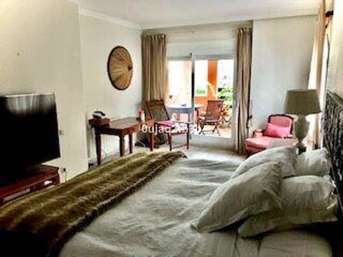 Middle Floor Apartment in New Golden Mile — photo 7 of 10