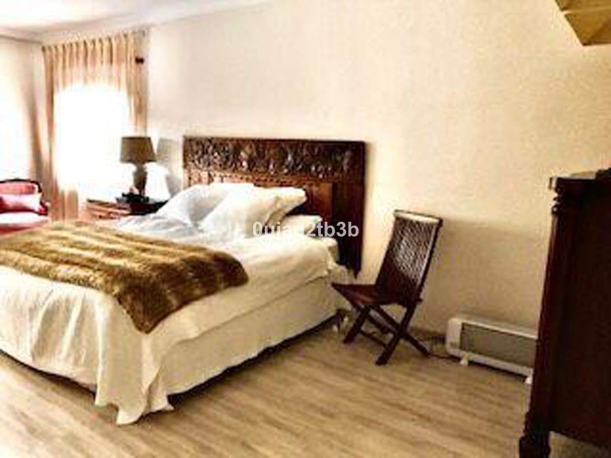 Middle Floor Apartment in New Golden Mile — photo 9 of 10
