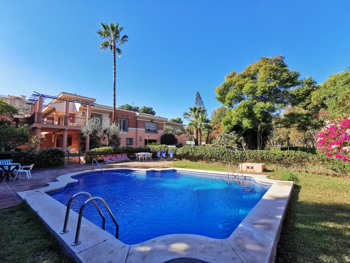 Detached Villa in Torremolinos — photo 1 of 10