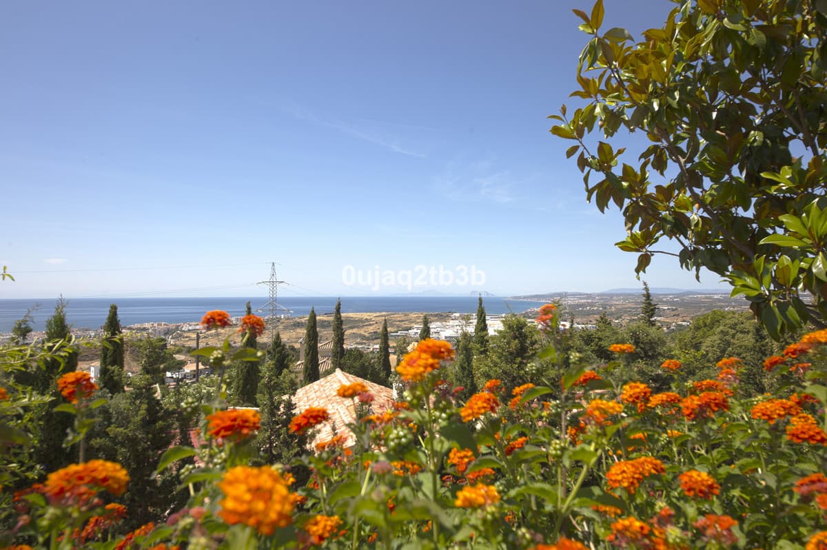 Detached Villa in Estepona — photo 1 of 10