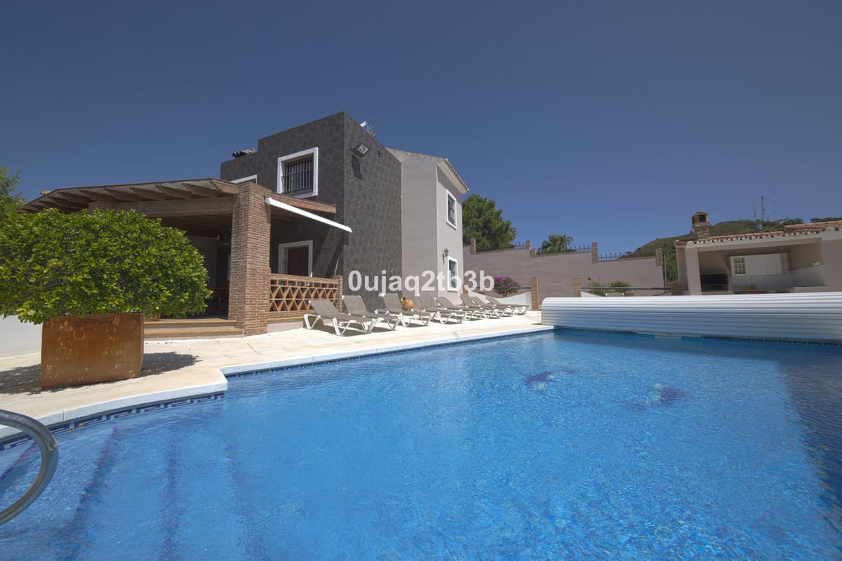 Detached Villa in Estepona — photo 2 of 10