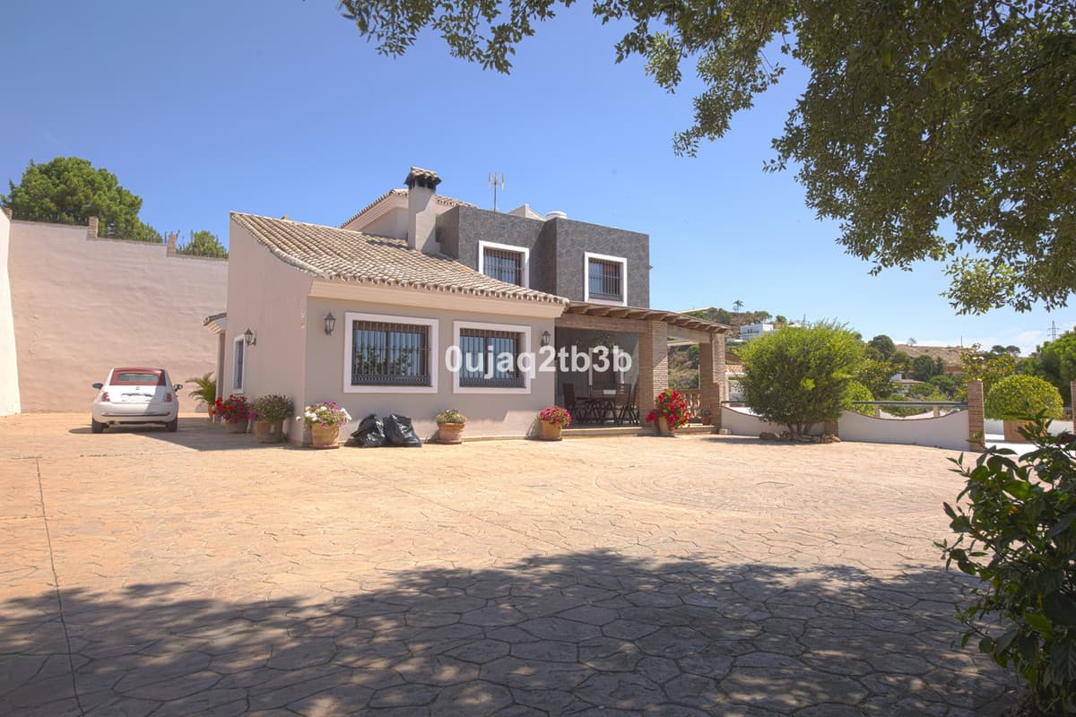 Detached Villa in Estepona — photo 3 of 10