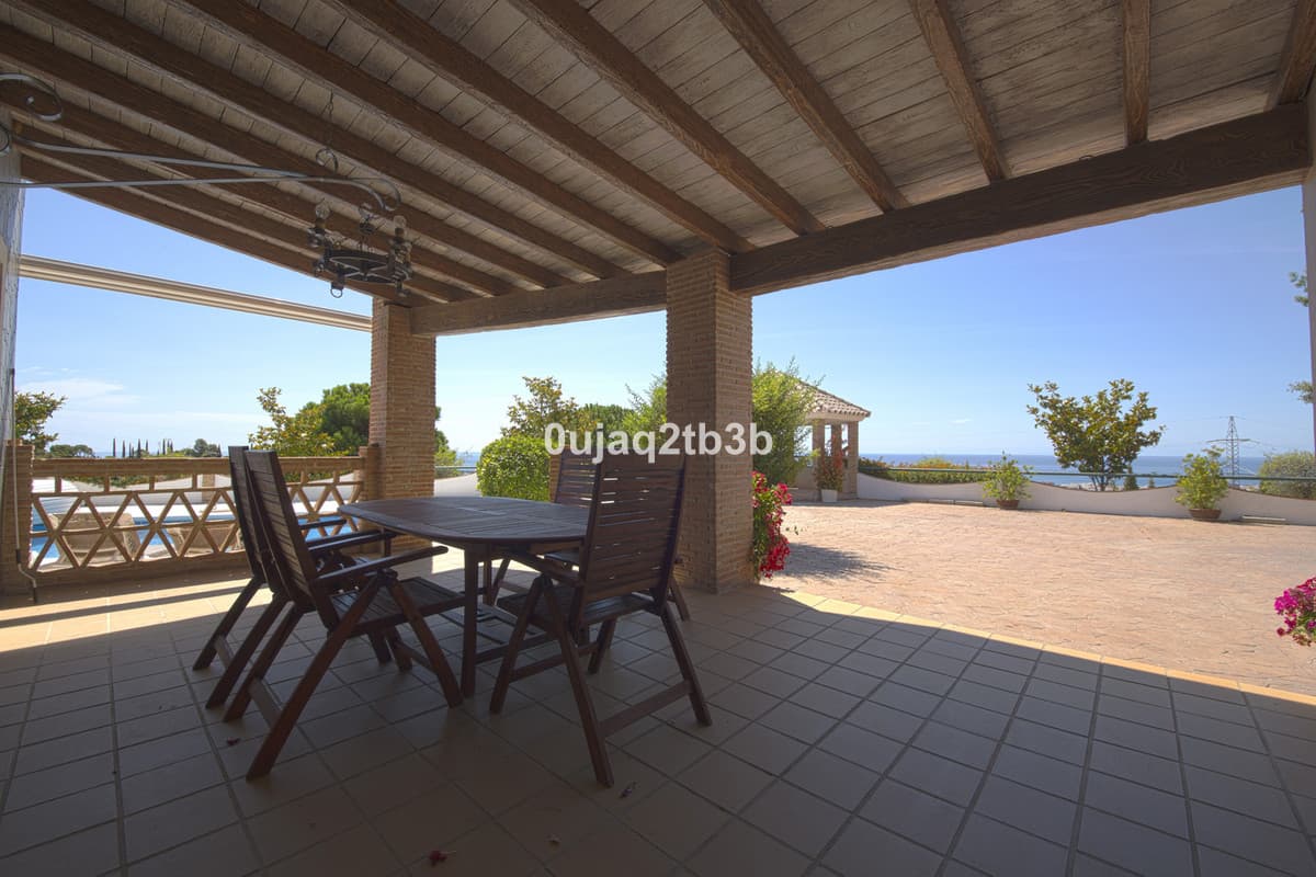 Detached Villa in Estepona — photo 4 of 10