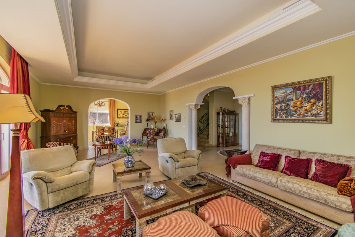 Detached Villa in Estepona — photo 2 of 10