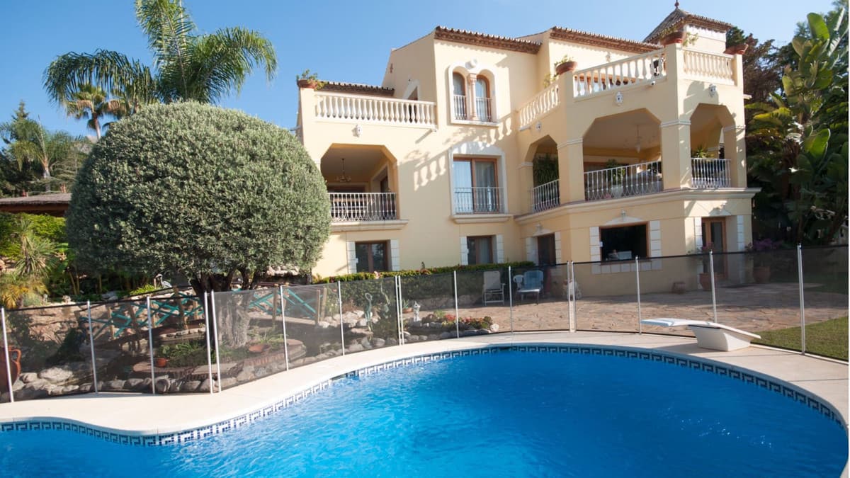 Detached Villa in Sierra Blanca — photo 1 of 10