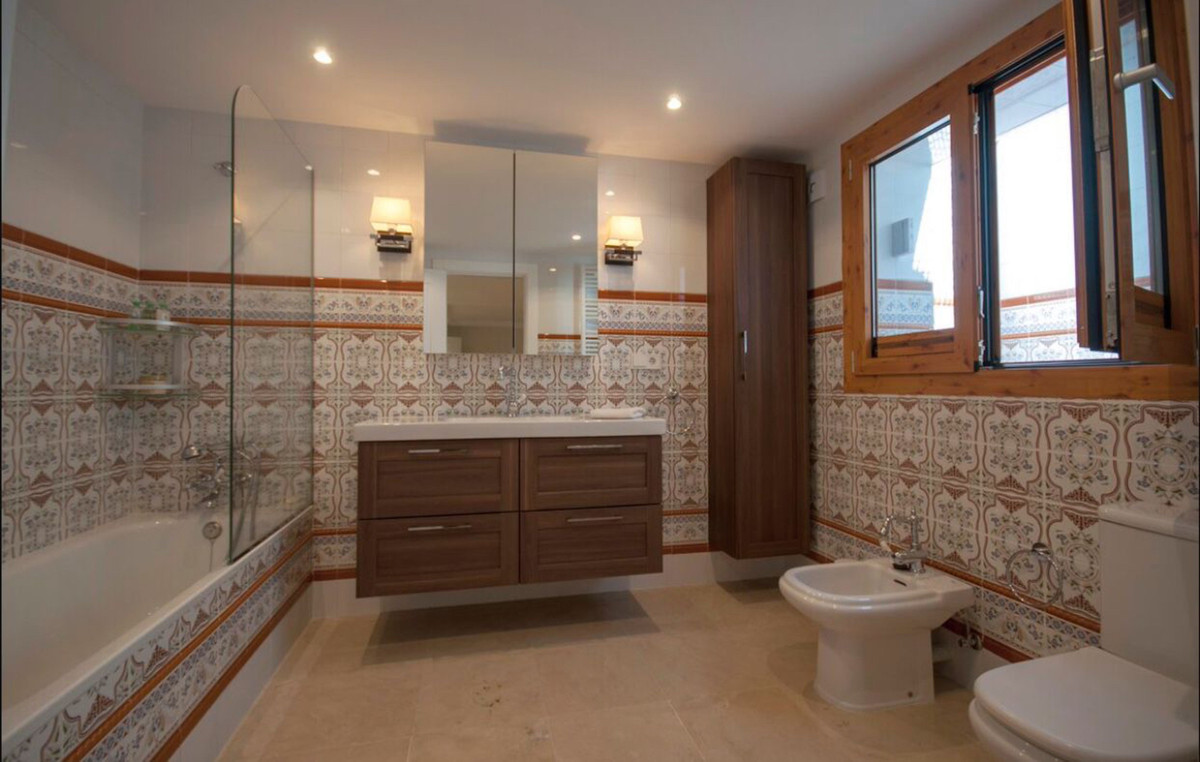 Detached Villa in Sierra Blanca — photo 5 of 10