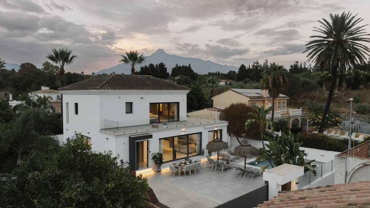 Detached Villa in Nueva Andalucía — photo 1 of 10