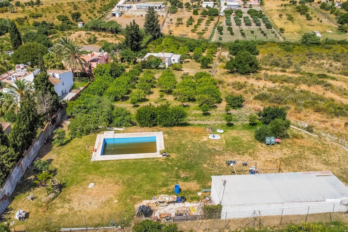 Land with Ruin in Estepona — photo 1 of 9