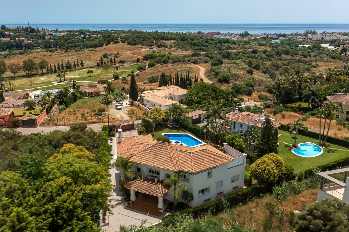 Detached Villa in Benahavís — photo 2 of 10