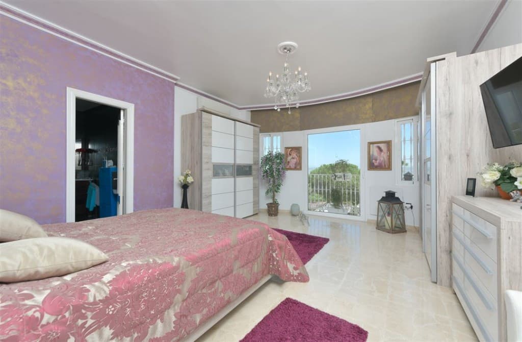 Detached Villa in Alhaurín de la Torre — photo 3 of 10