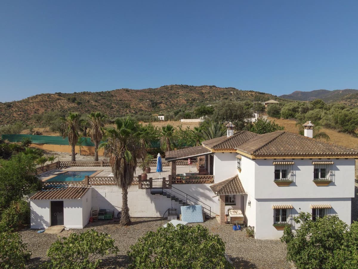 Detached Villa in Guaro — photo 1 of 10