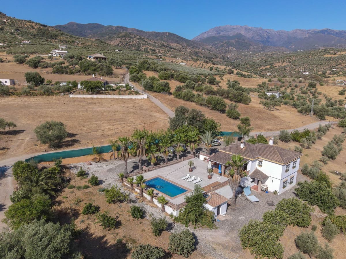 Detached Villa in Guaro — photo 3 of 10